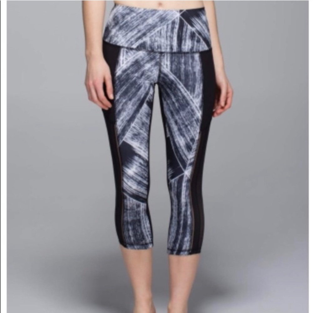 Lululemon Hot to Street *RARE* size 4 NWOT